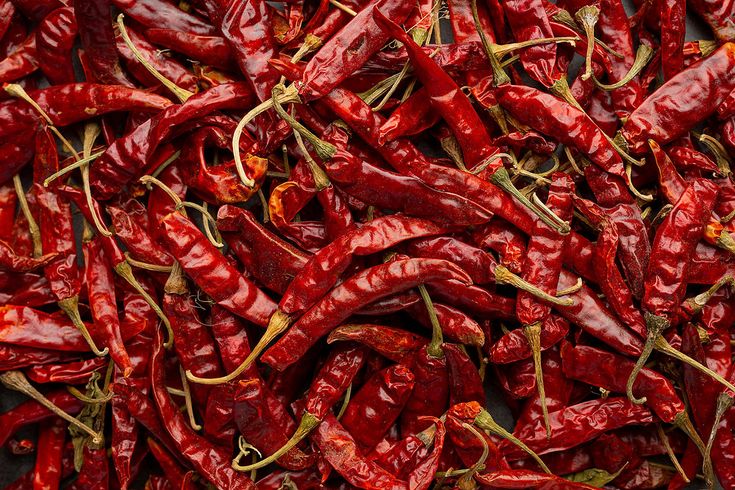 This image has an empty alt attribute; its file name is How-To-Use-Dried-Whole-Kashmiri-Chilli-in-your-daily-cooking.jpeg